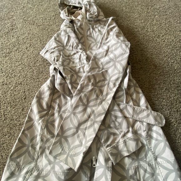 Rare grey and white patterned Lululemon apres jacket size 6 - Picture 1 of 5
